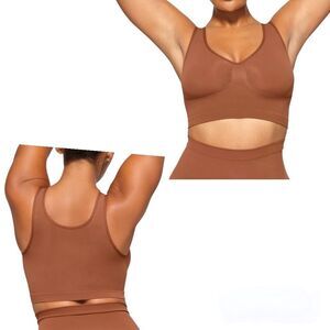 NWOB: SKIMS Seamless Sculpt Scoop Plunge Bralette. Size XXS Brown